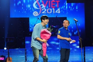 Phạm Toàn Thắng tiếp tục lên bục nhận giải Bài hát Việt 